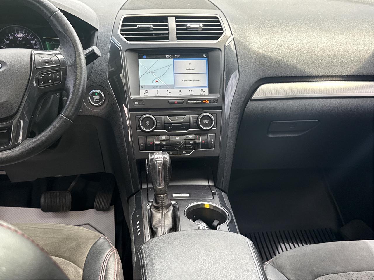 2018 Ford Explorer NAV LTHER PANORAMIC SUNROOF WE FINANCE ALL CREDIT Photo