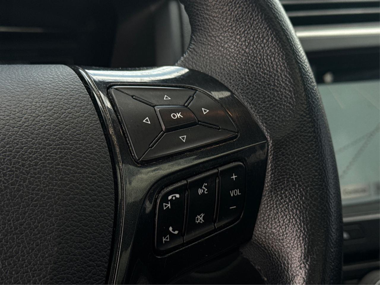 2018 Ford Explorer NAV LTHER PANORAMIC SUNROOF WE FINANCE ALL CREDIT Photo
