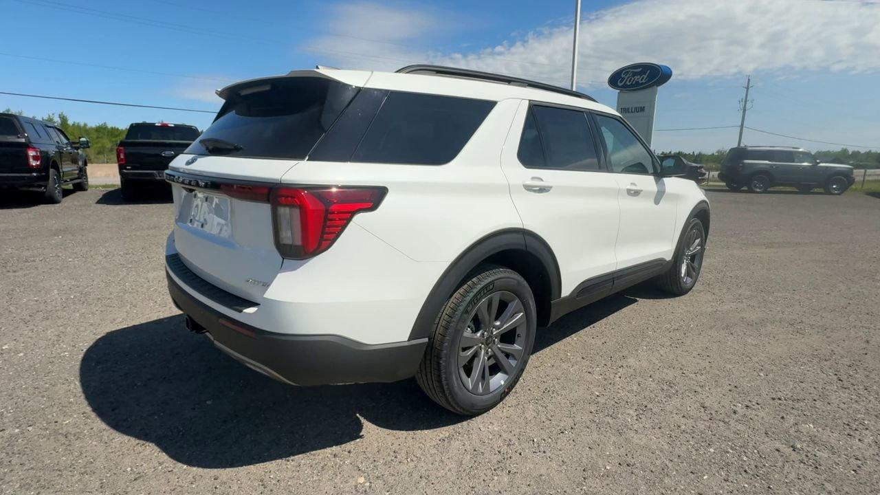 2026 Ford Explorer Active Photo3