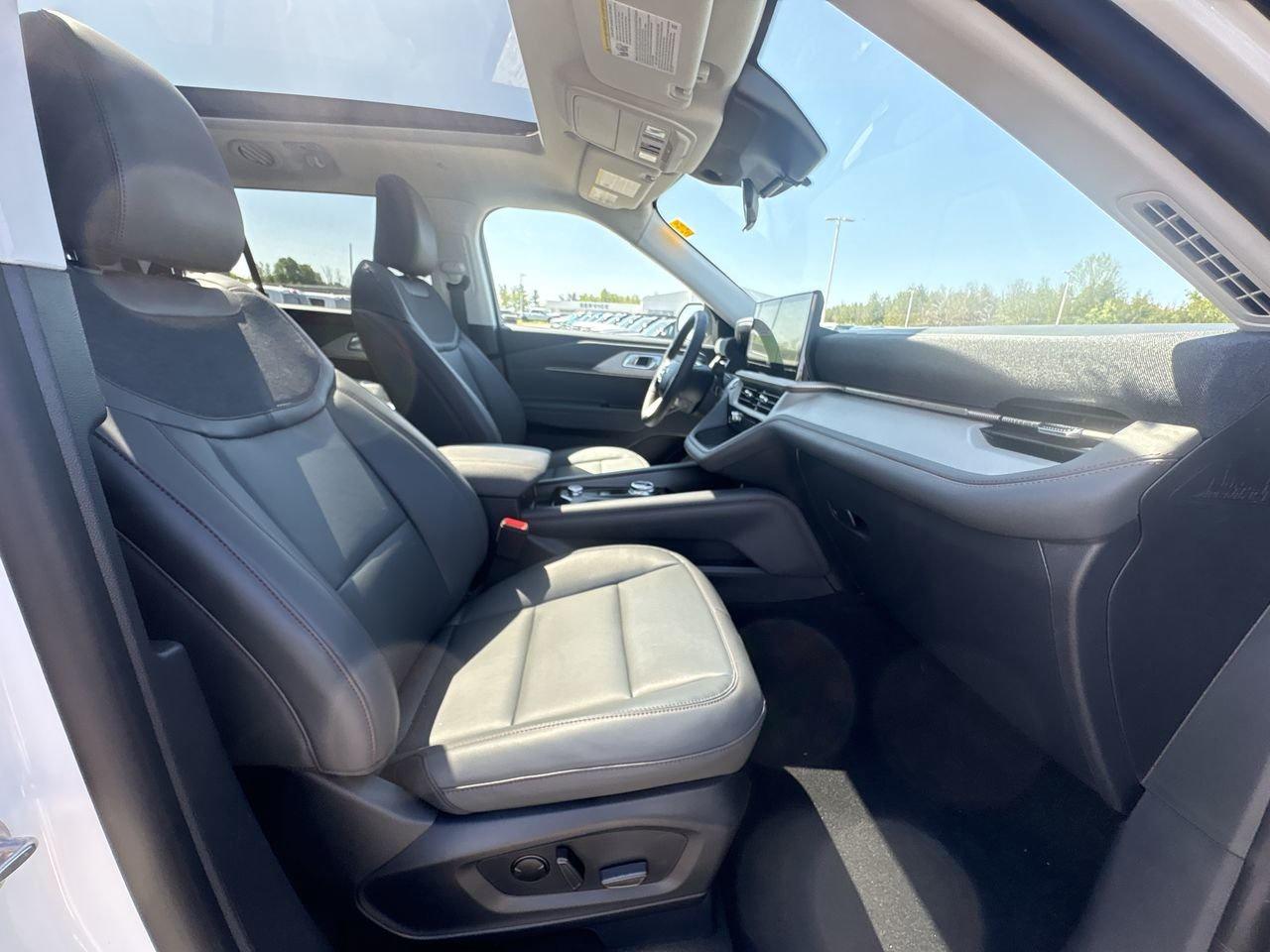 2026 Ford Explorer Active Photo