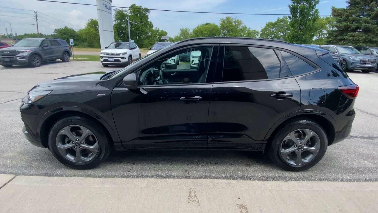 2023 Ford Escape ST-Line Photo