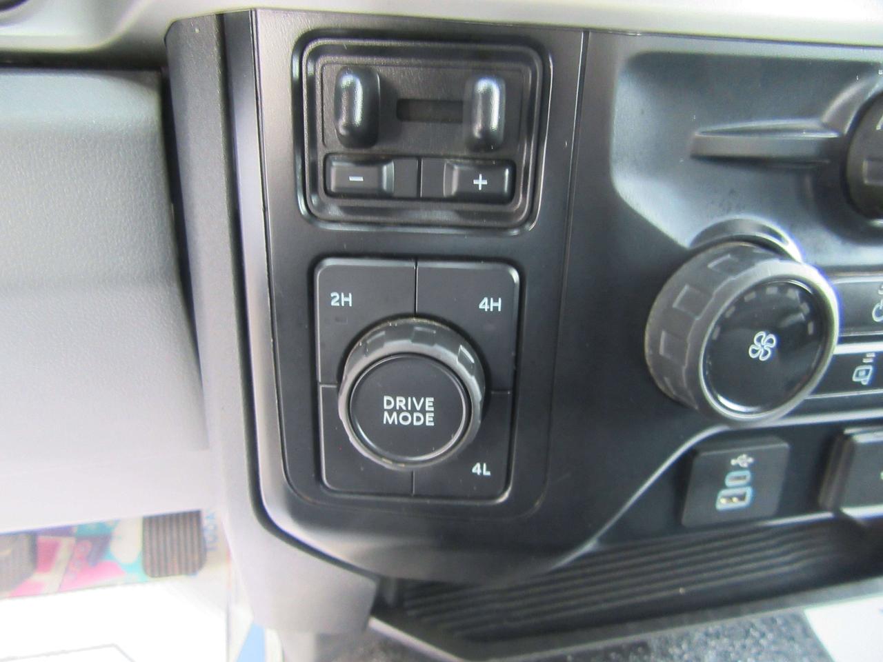2023 Ford F-550 CREW CAB 4X4 DIESEL WITH 12FT STEEL DUMP BOX Photo