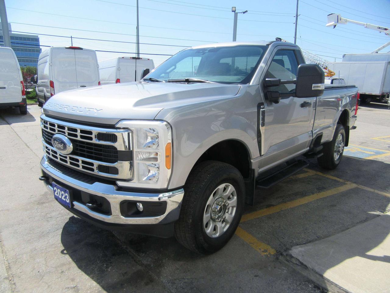 2023 Ford F-350 4X4 REGULAR CAB 8FT  LONG BOX XLT Photo4