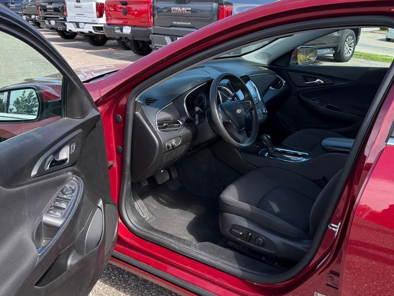 2019 Chevrolet Malibu 4dr Sdn LT w-1LT Photo