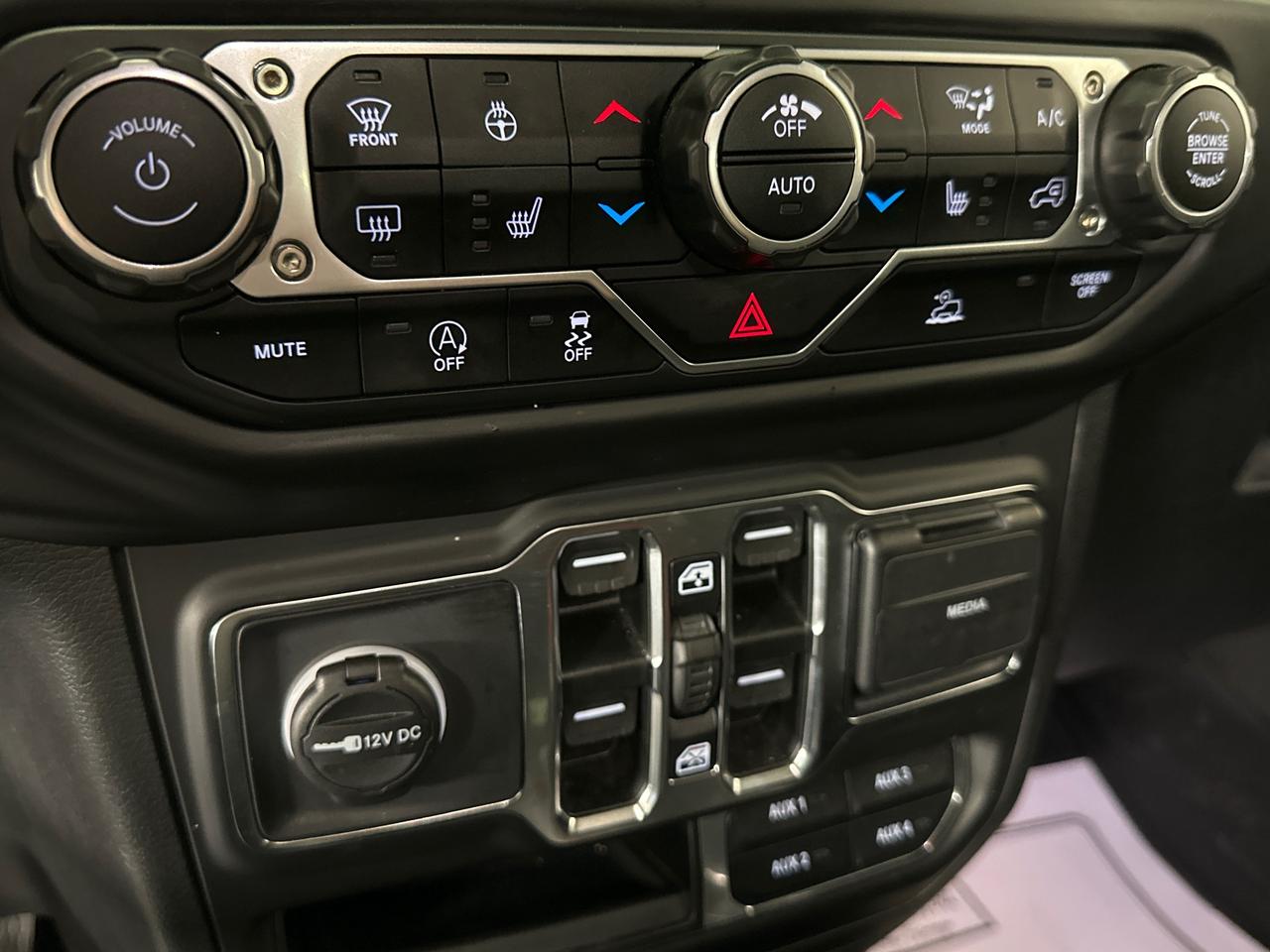 2023 Jeep Wrangler Sahara Photo