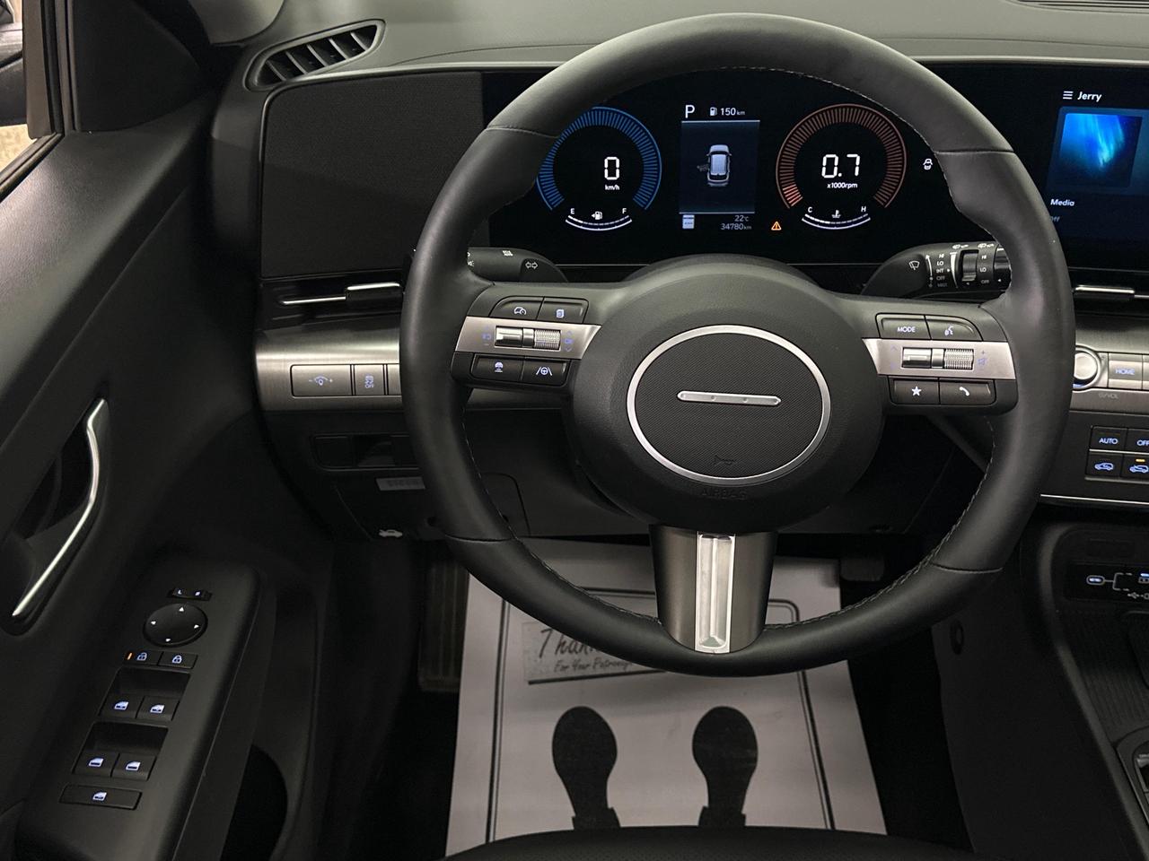 2025 Hyundai KONA 2.0L Preferred w/Trend Package 2.0l Preferred - AWD/LEATHER/ROOF/BLACK/34KM! Photo