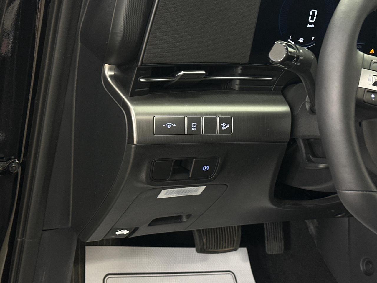 2025 Hyundai KONA 2.0L Preferred w/Trend Package 2.0l Preferred - AWD/LEATHER/ROOF/BLACK/34KM! Photo