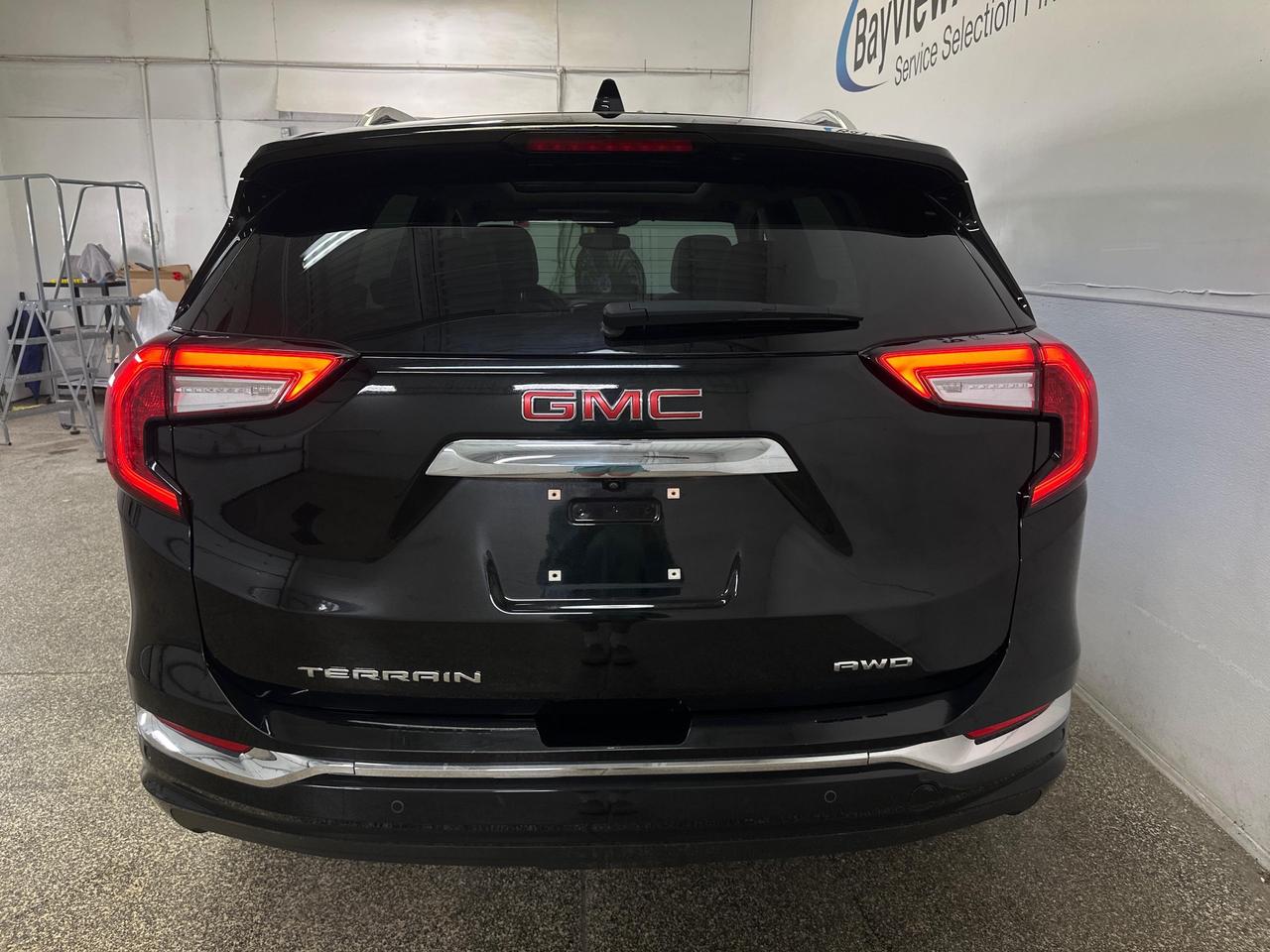 2024 GMC Terrain Denali - AWD/LEATHER/NAV/PANOROOF/OFF 1 OWNER LEASE! Photo