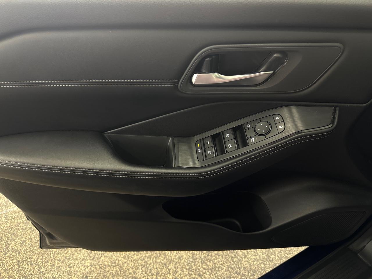 2024 Nissan Rogue SV MOONROOF Photo