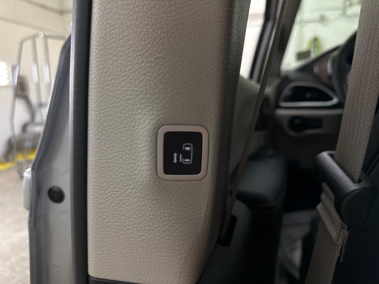 2024 Dodge Grand Caravan SXT Photo
