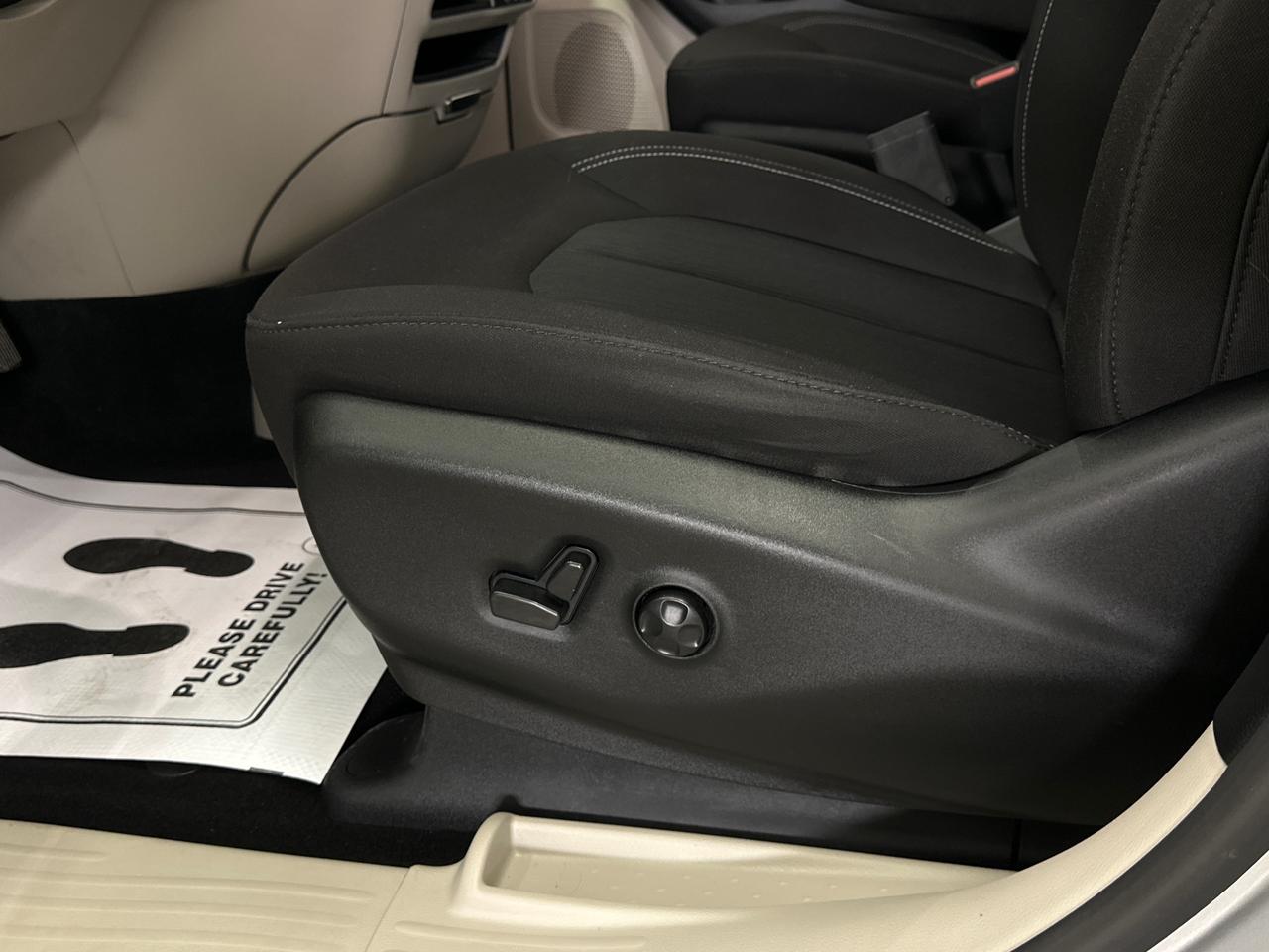 2024 Dodge Grand Caravan SXT Photo