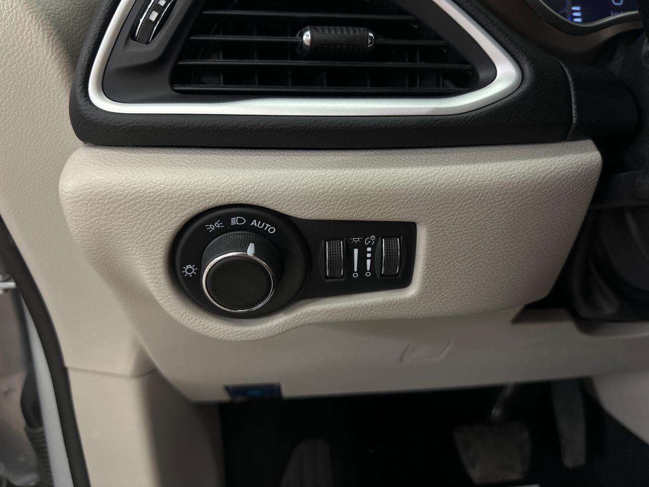 2024 Dodge Grand Caravan SXT Photo