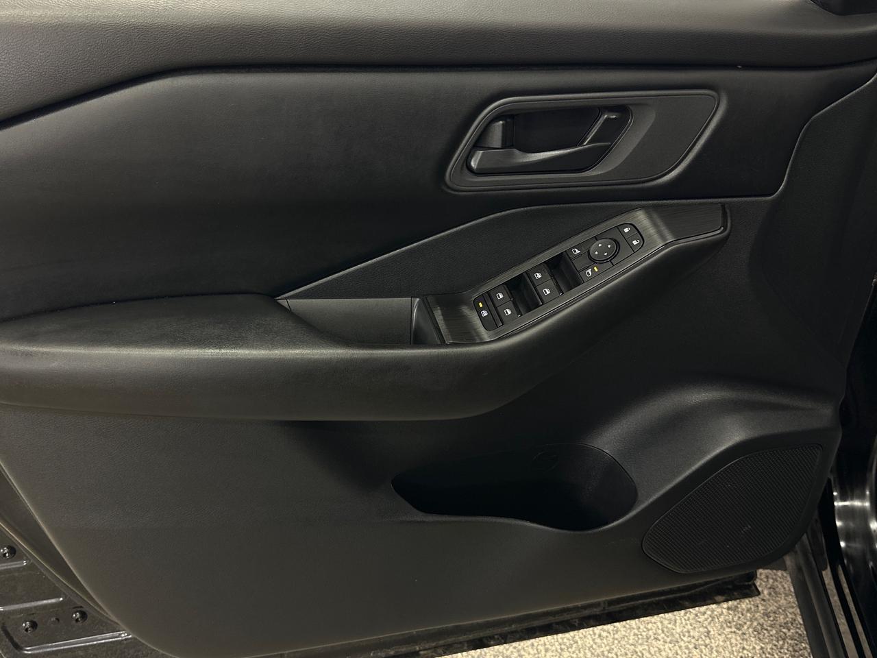 2024 Nissan Rogue S Photo