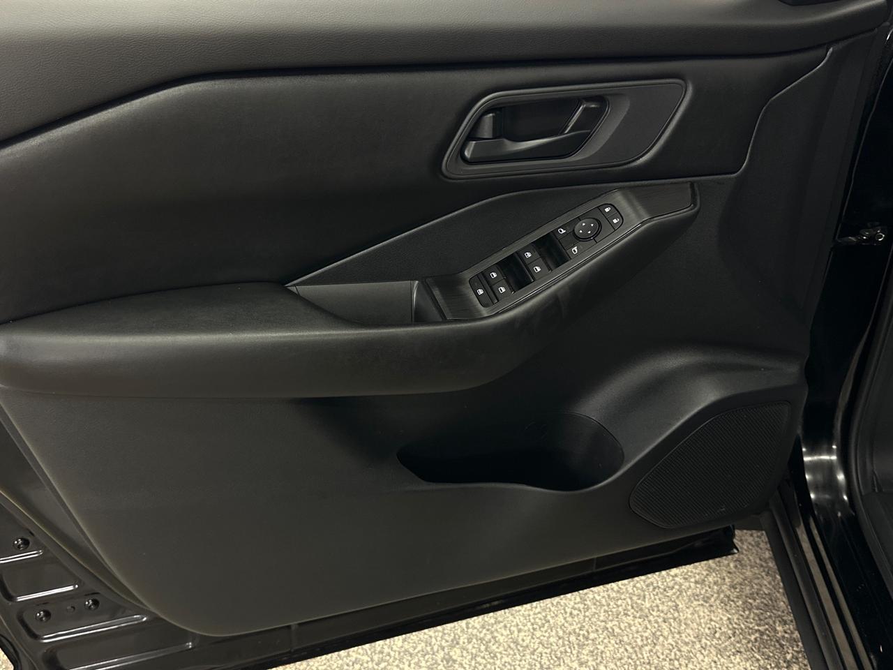 2024 Nissan Rogue S Photo