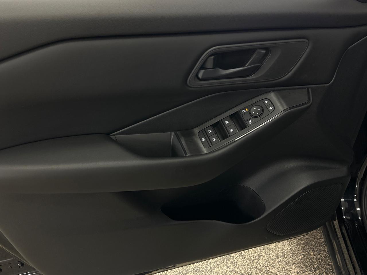 2024 Nissan Rogue S Photo