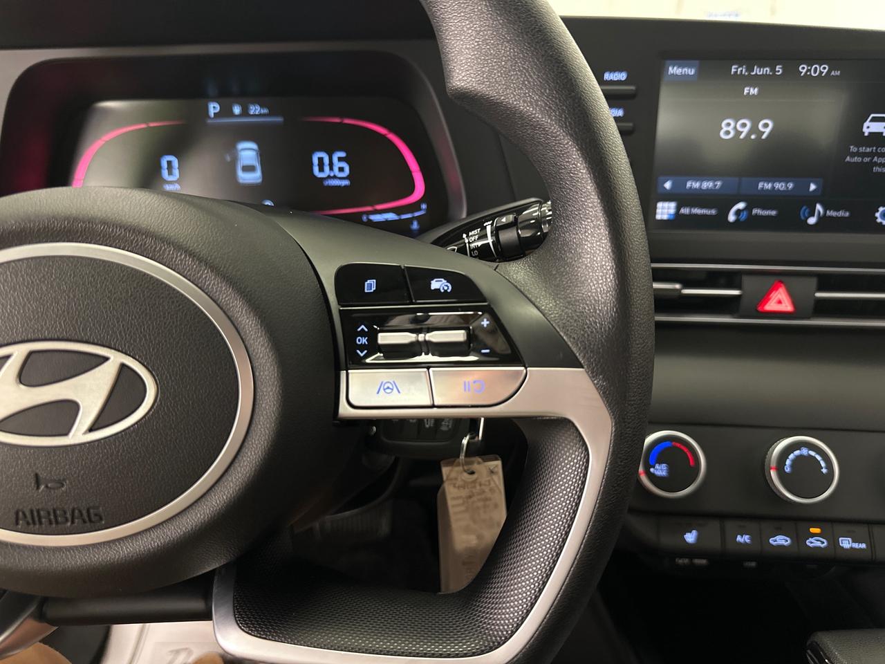 2025 Hyundai Elantra Essential Photo