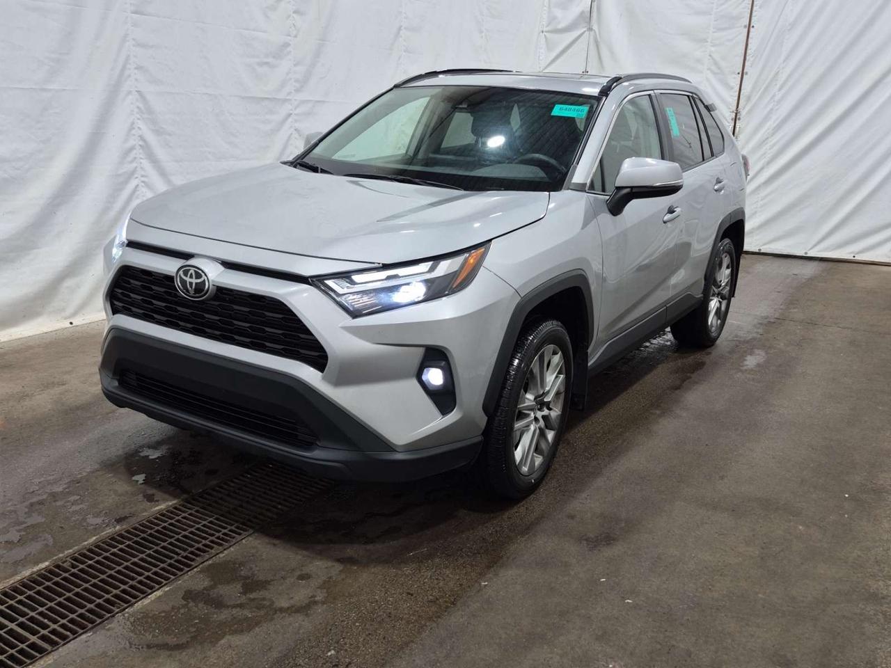 2022 Toyota RAV4 XLE 4dr All-wheel Drive Photo0