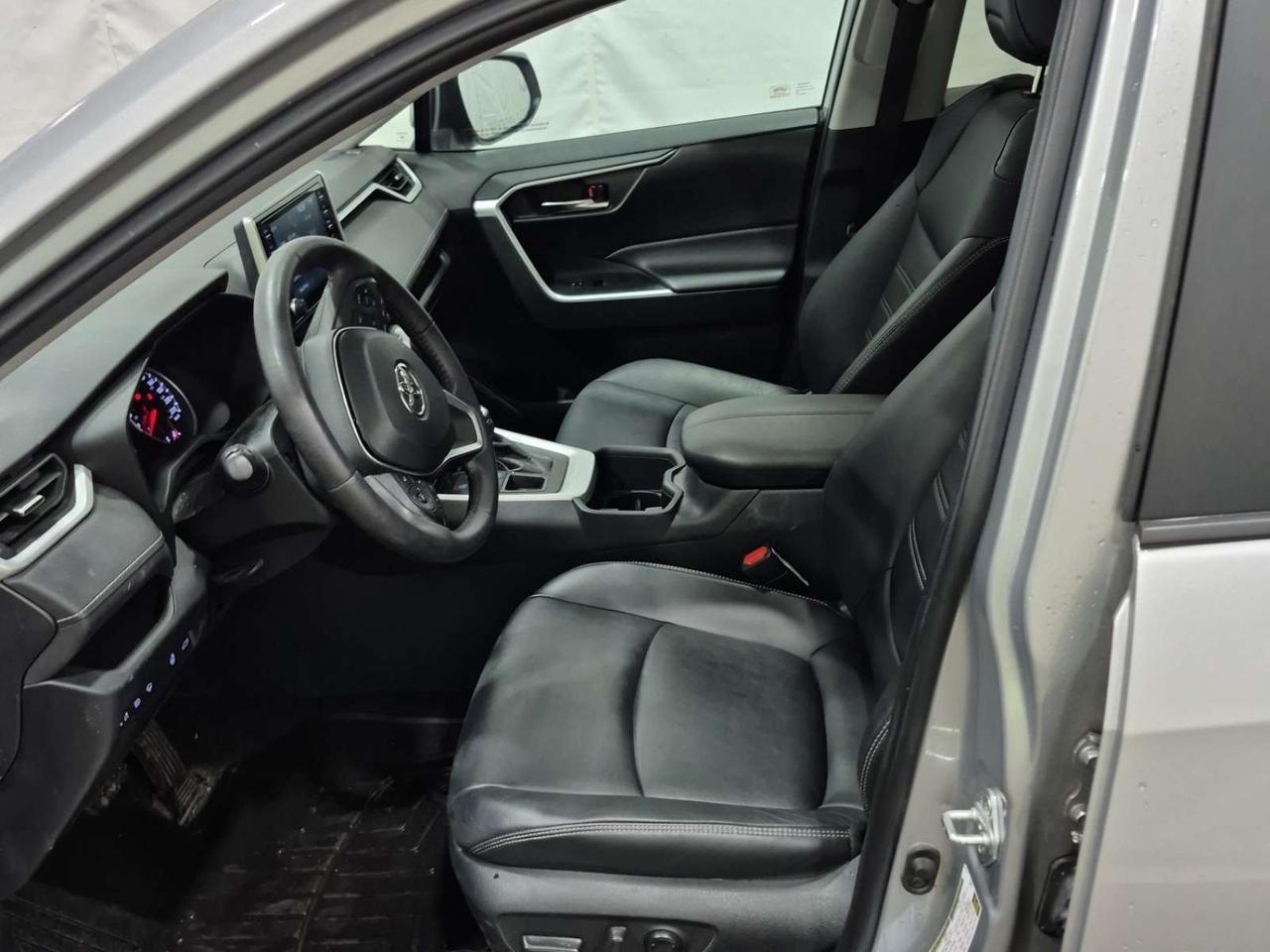 2022 Toyota RAV4 XLE 4dr All-wheel Drive Photo
