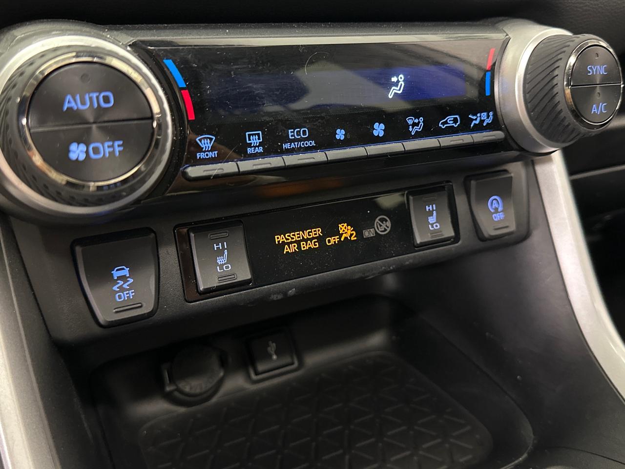 2022 Toyota RAV4 XLE 4dr All-wheel Drive Photo