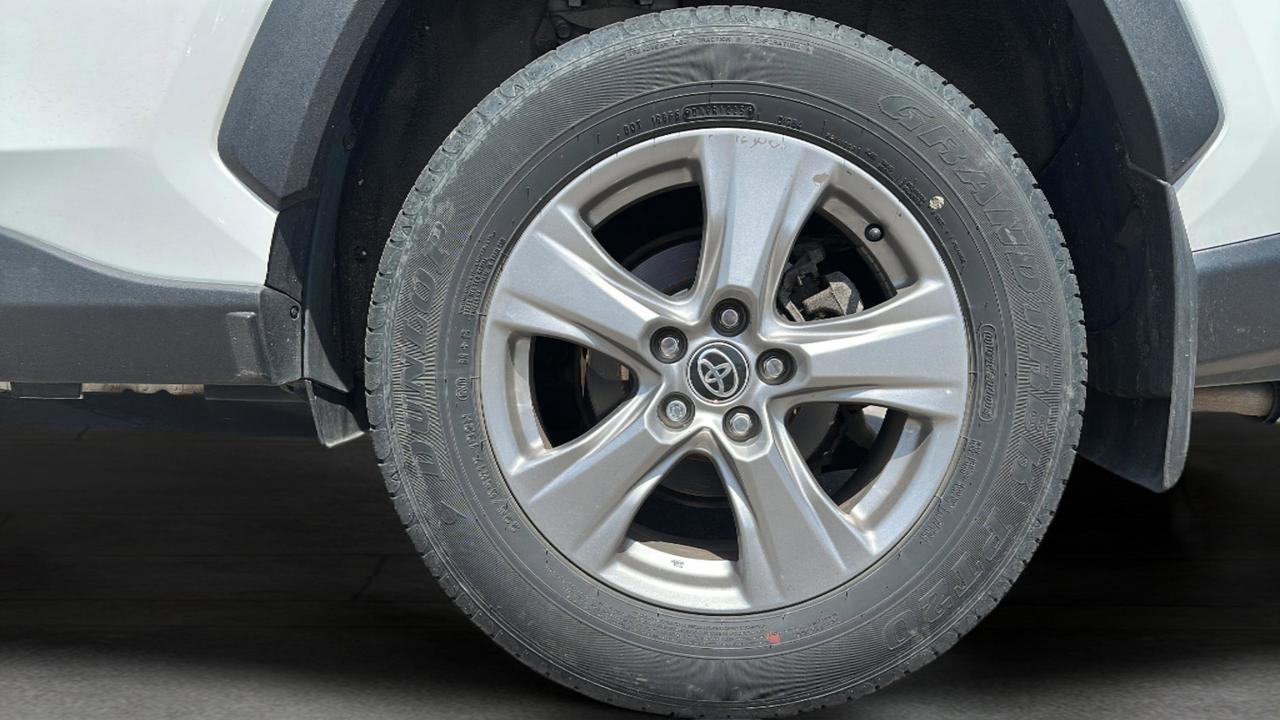 2025 Toyota RAV4 XLE AWD Photo