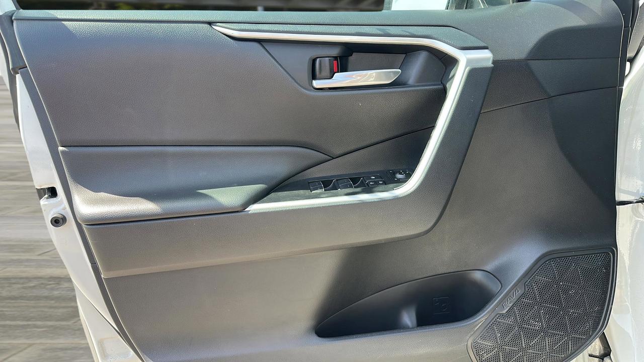 2025 Toyota RAV4 XLE AWD Photo