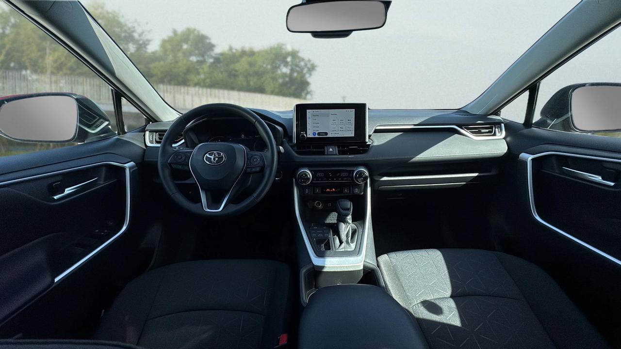 2025 Toyota RAV4 XLE AWD Photo