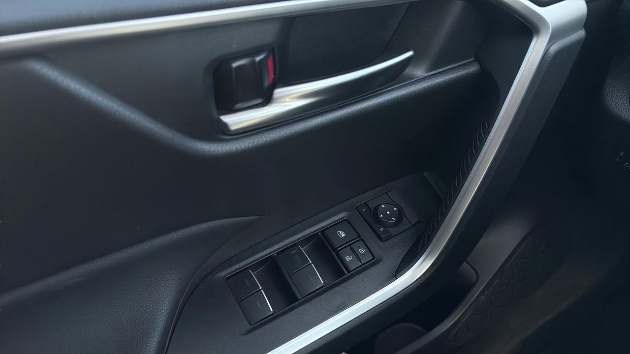 2025 Toyota RAV4 XLE AWD Photo