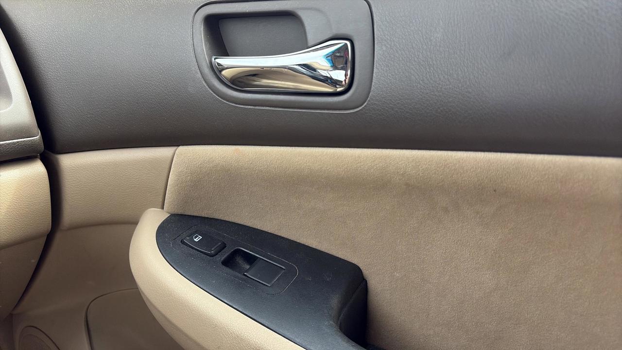 2005 Honda Accord 4dr LX-G Auto Photo