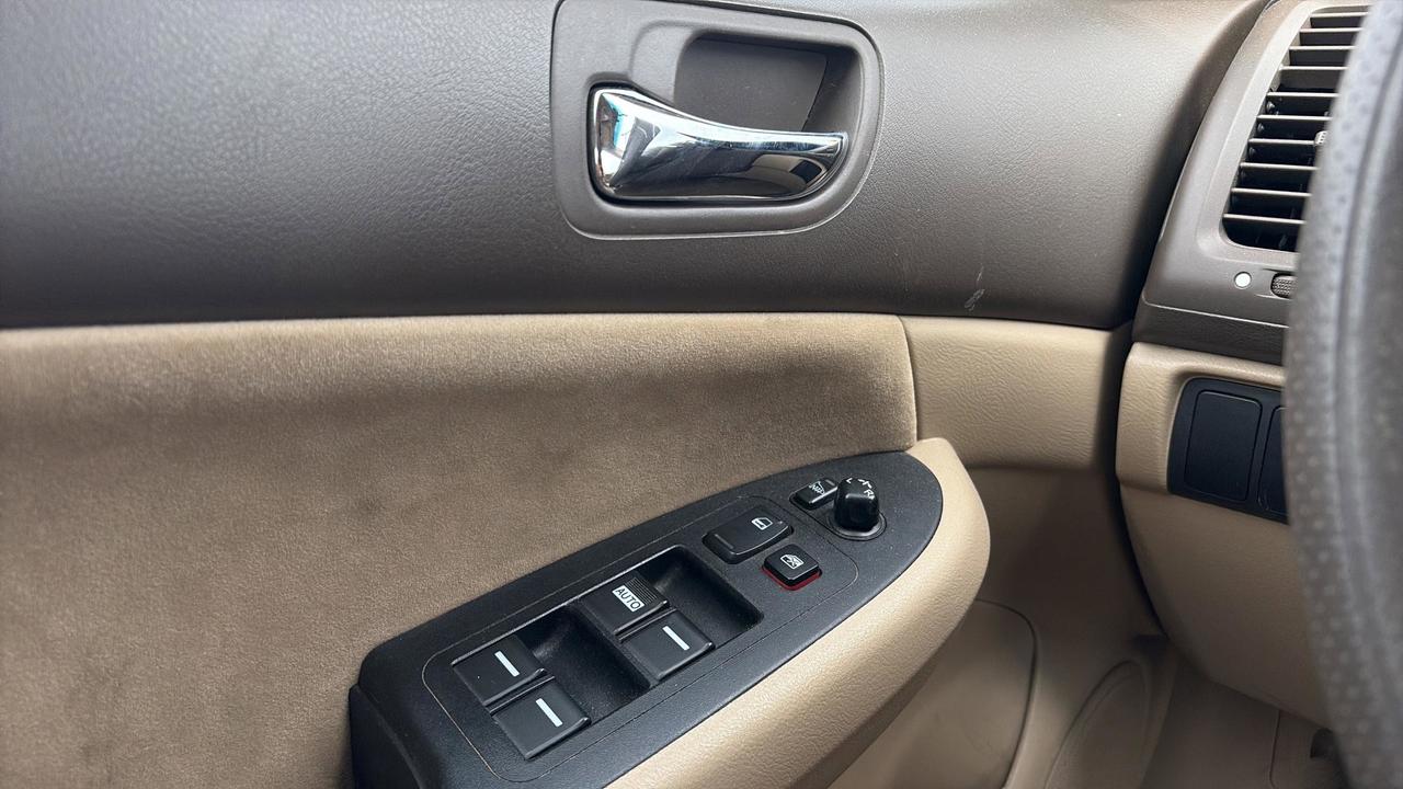 2005 Honda Accord 4dr LX-G Auto Photo