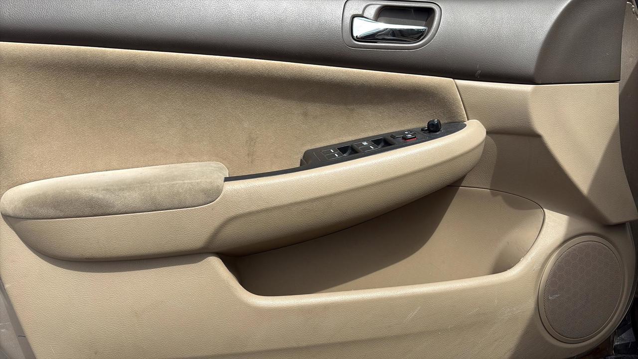2005 Honda Accord 4dr LX-G Auto Photo