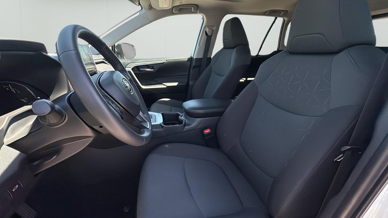 2025 Toyota RAV4 XLE AWD Photo