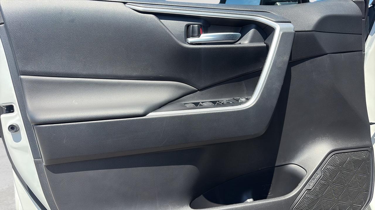 2025 Toyota RAV4 XLE AWD Photo