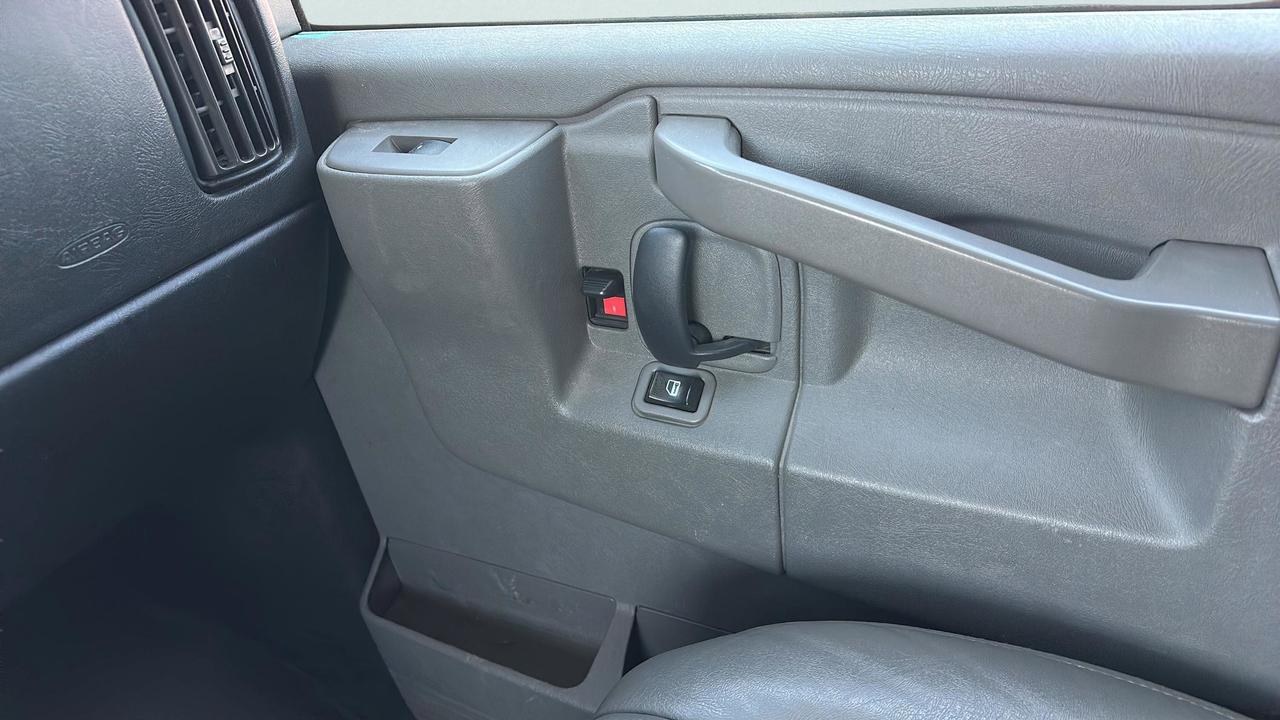 2020 Chevrolet Express 2500 Cargo Photo
