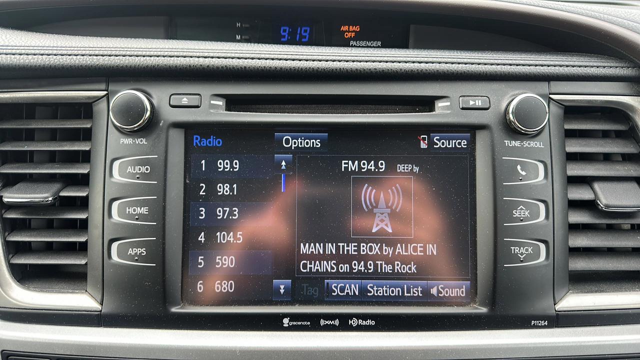 2016 Toyota Highlander 2WD 4dr LE Photo