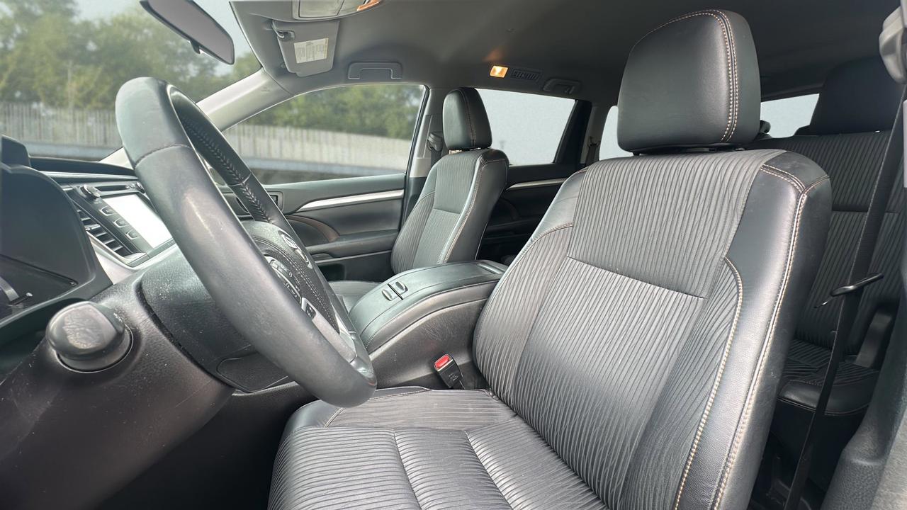 2016 Toyota Highlander 2WD 4dr LE Photo