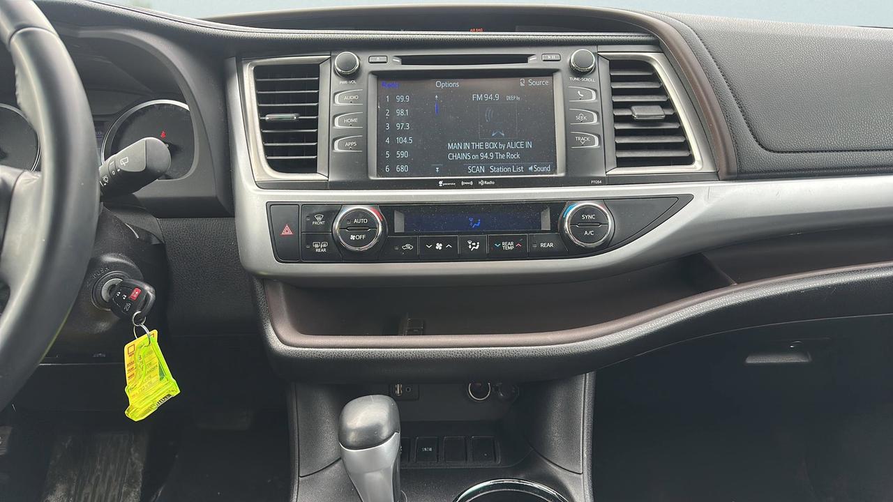2016 Toyota Highlander 2WD 4dr LE Photo