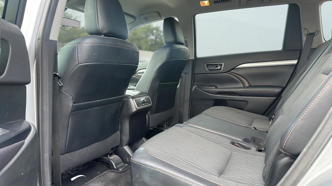 2016 Toyota Highlander 2WD 4dr LE Photo