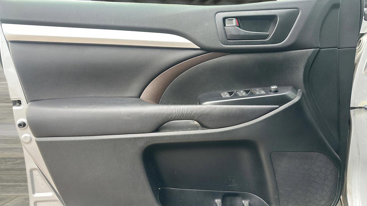2016 Toyota Highlander 2WD 4dr LE Photo