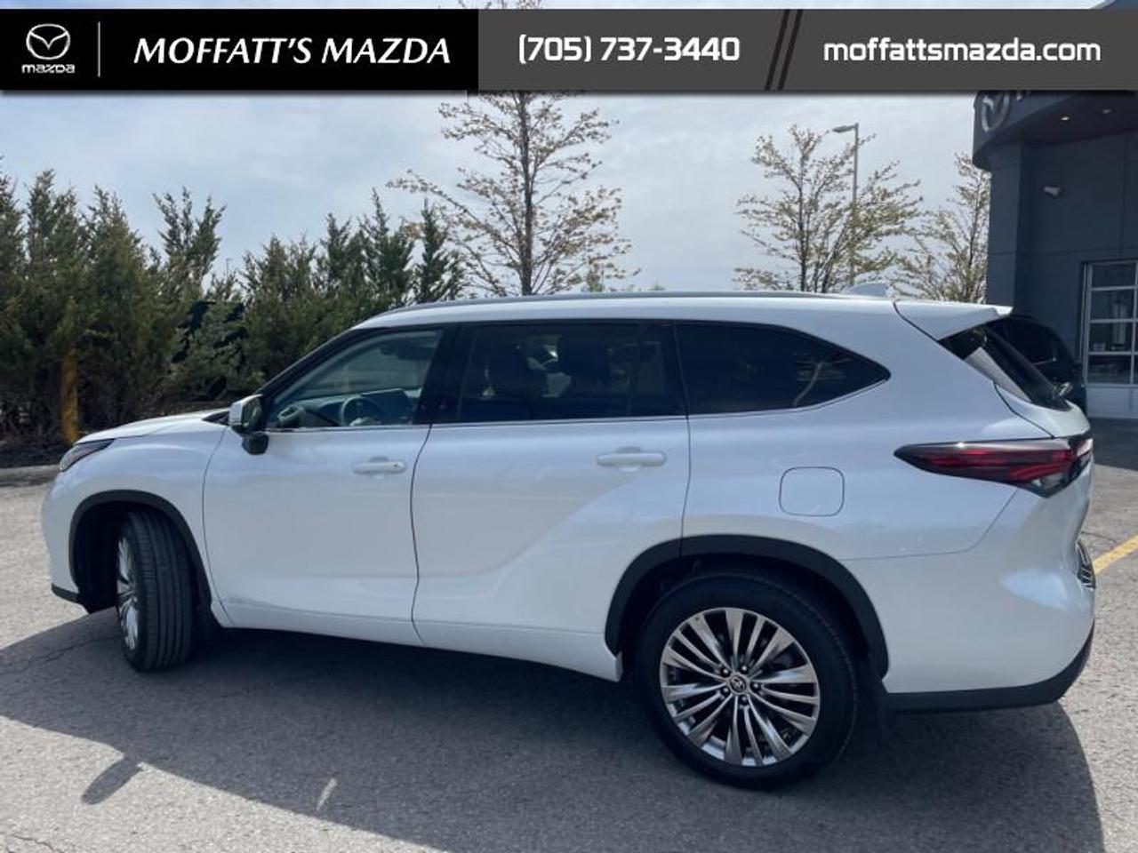 2024 Toyota Highlander Hybrid Limited Photo3