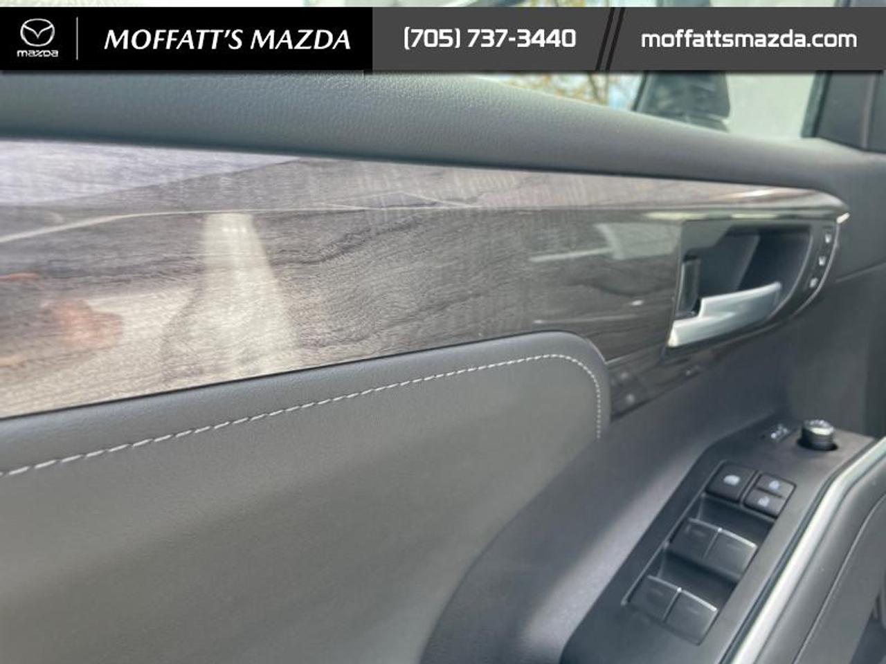 2024 Toyota Highlander Hybrid Limited Photo