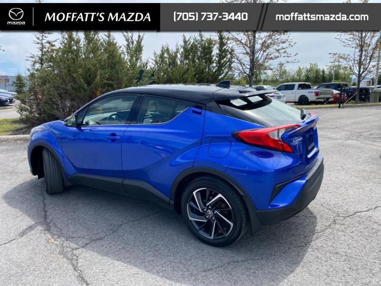 2022 Toyota C-HR XLE Premium Photo3