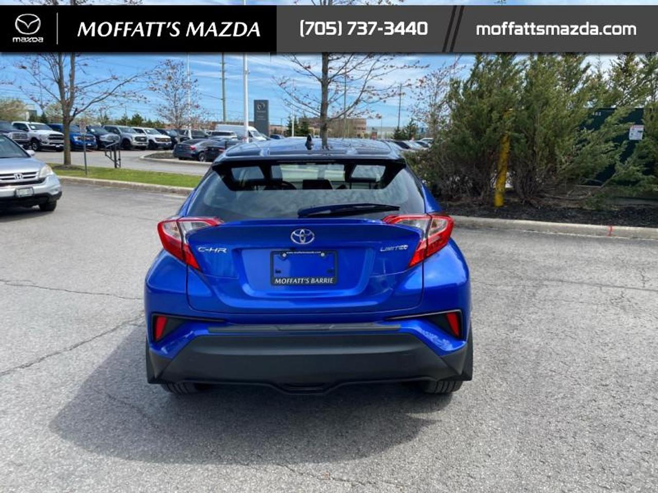 2022 Toyota C-HR XLE Premium Photo