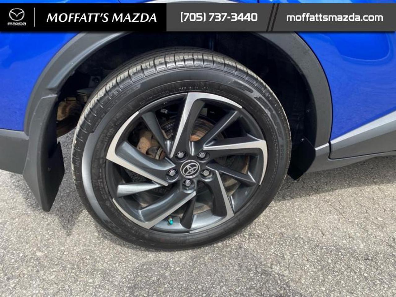 2022 Toyota C-HR XLE Premium Photo