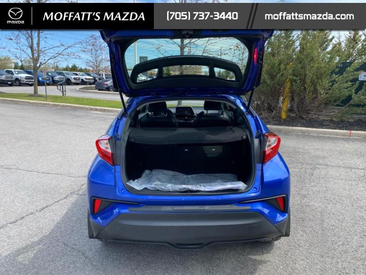 2022 Toyota C-HR XLE Premium Photo