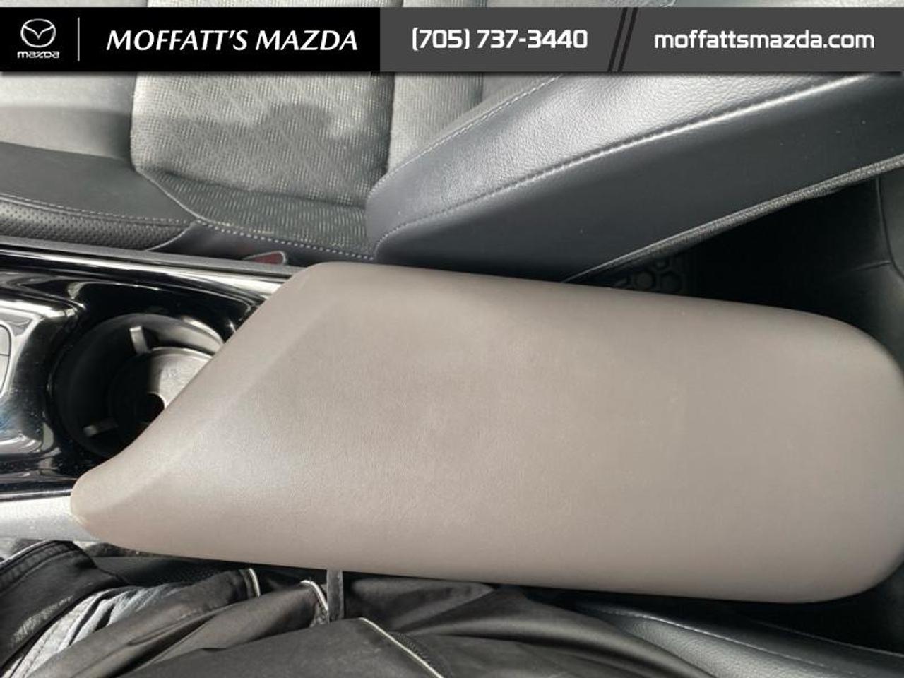 2022 Toyota C-HR XLE Premium Photo