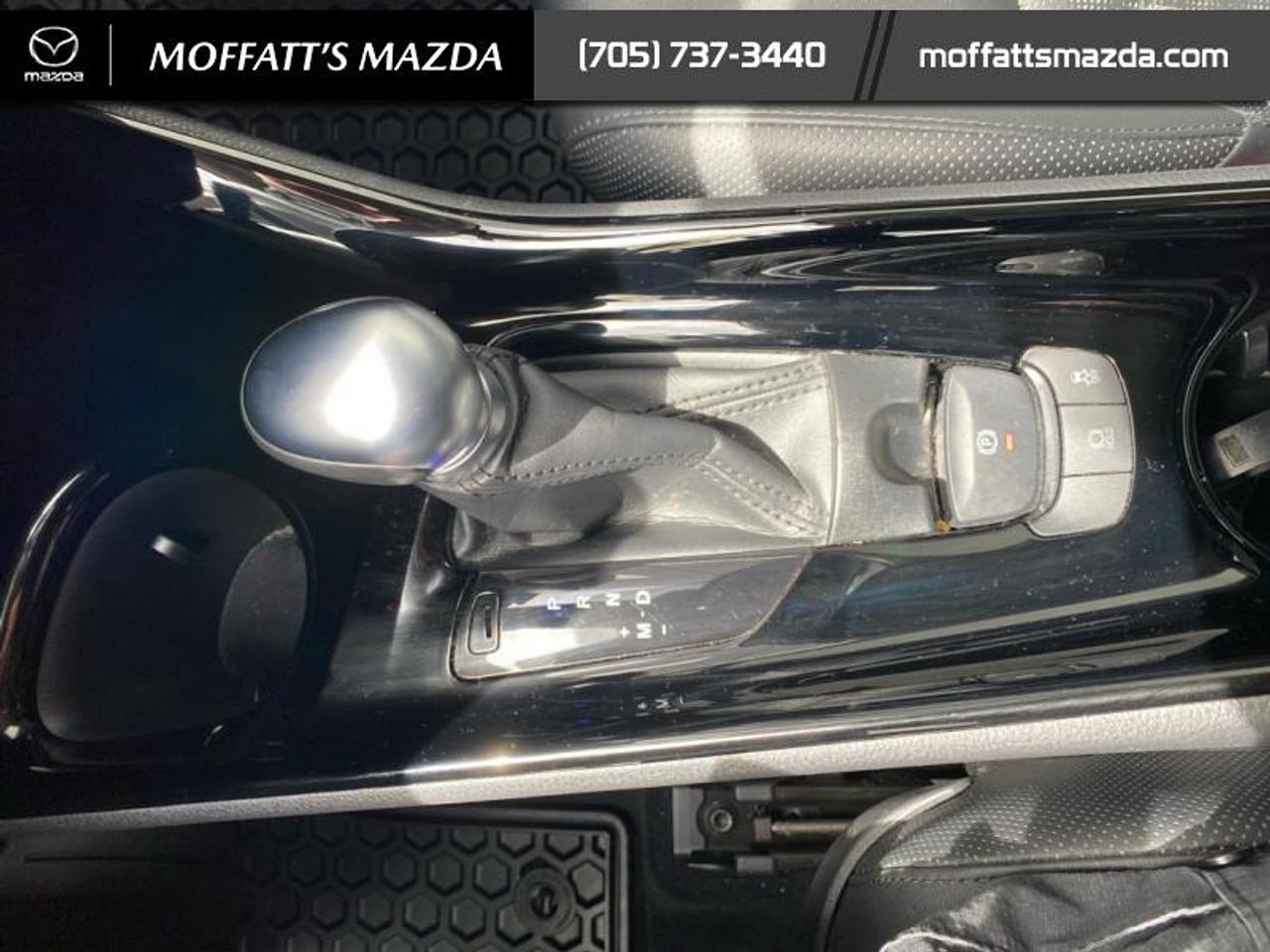 2022 Toyota C-HR XLE Premium Photo