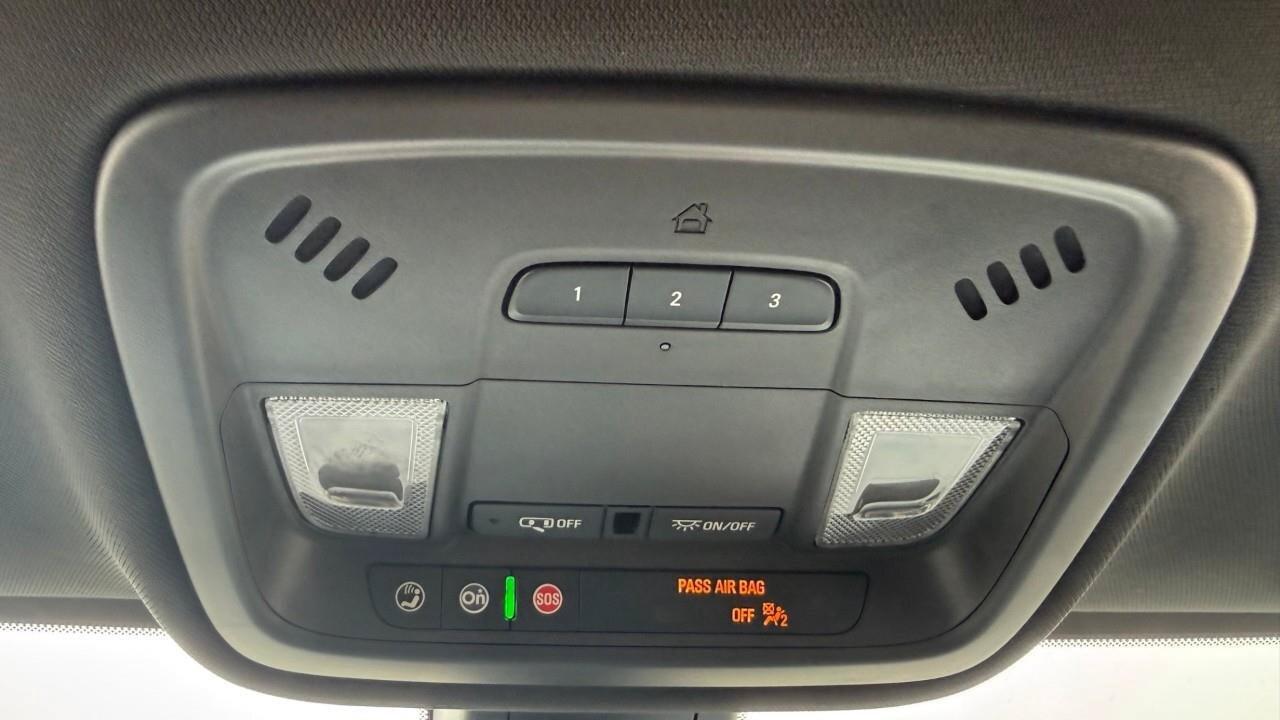 2023 Chevrolet Traverse LT Cloth SUMMER & WINTER TIRES AND WHEELS. ALL WEA Photo
