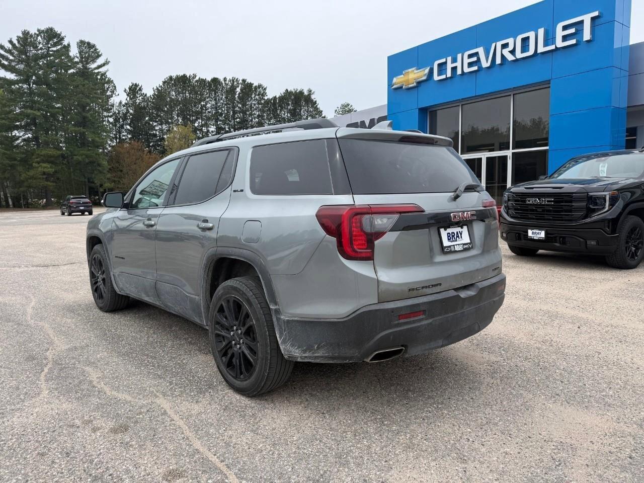 2023 GMC Acadia SLE TRAILERING PKG. 6 PASSENGER SEATING. Photo