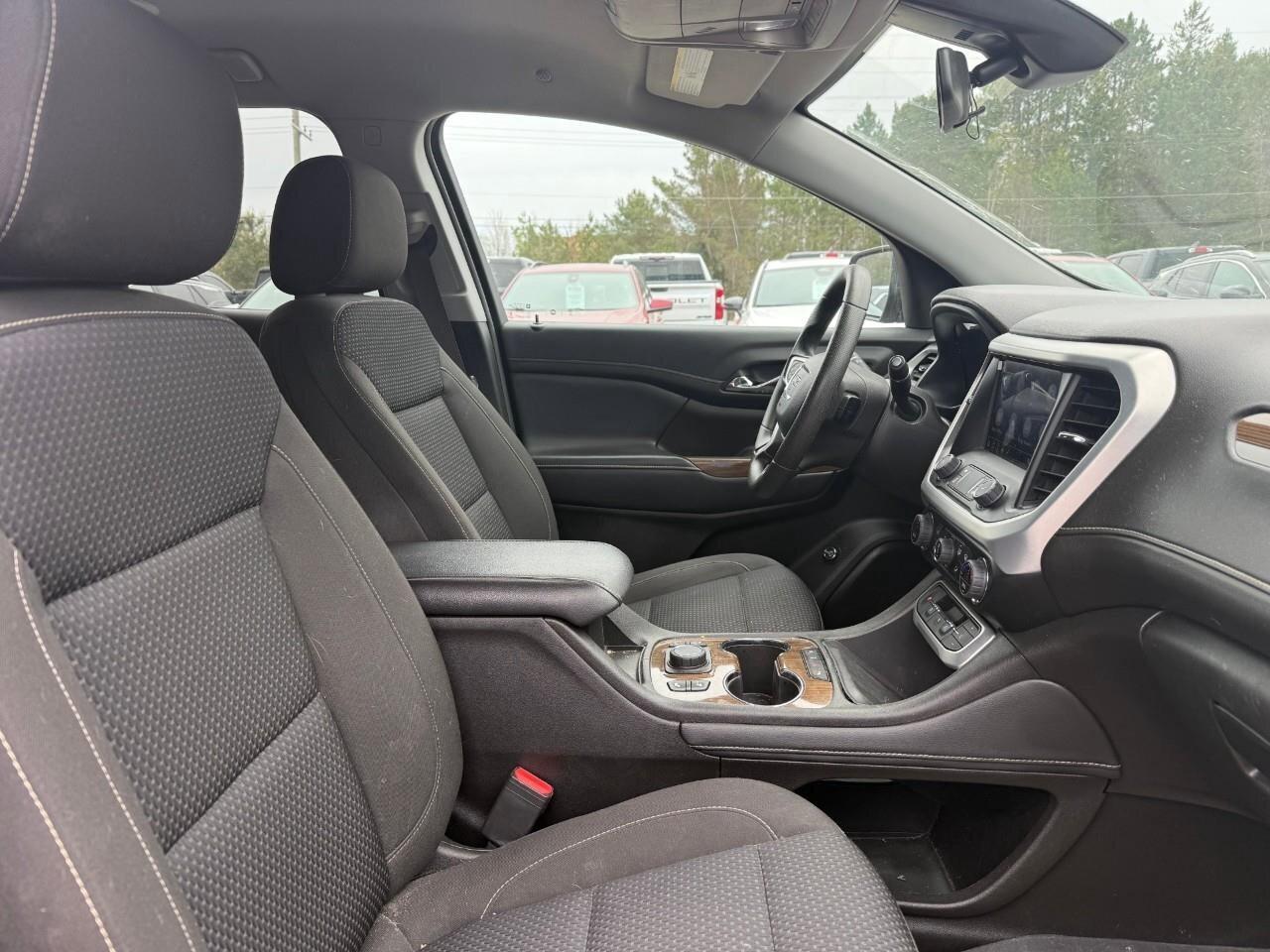 2023 GMC Acadia SLE TRAILERING PKG. 6 PASSENGER SEATING. Photo
