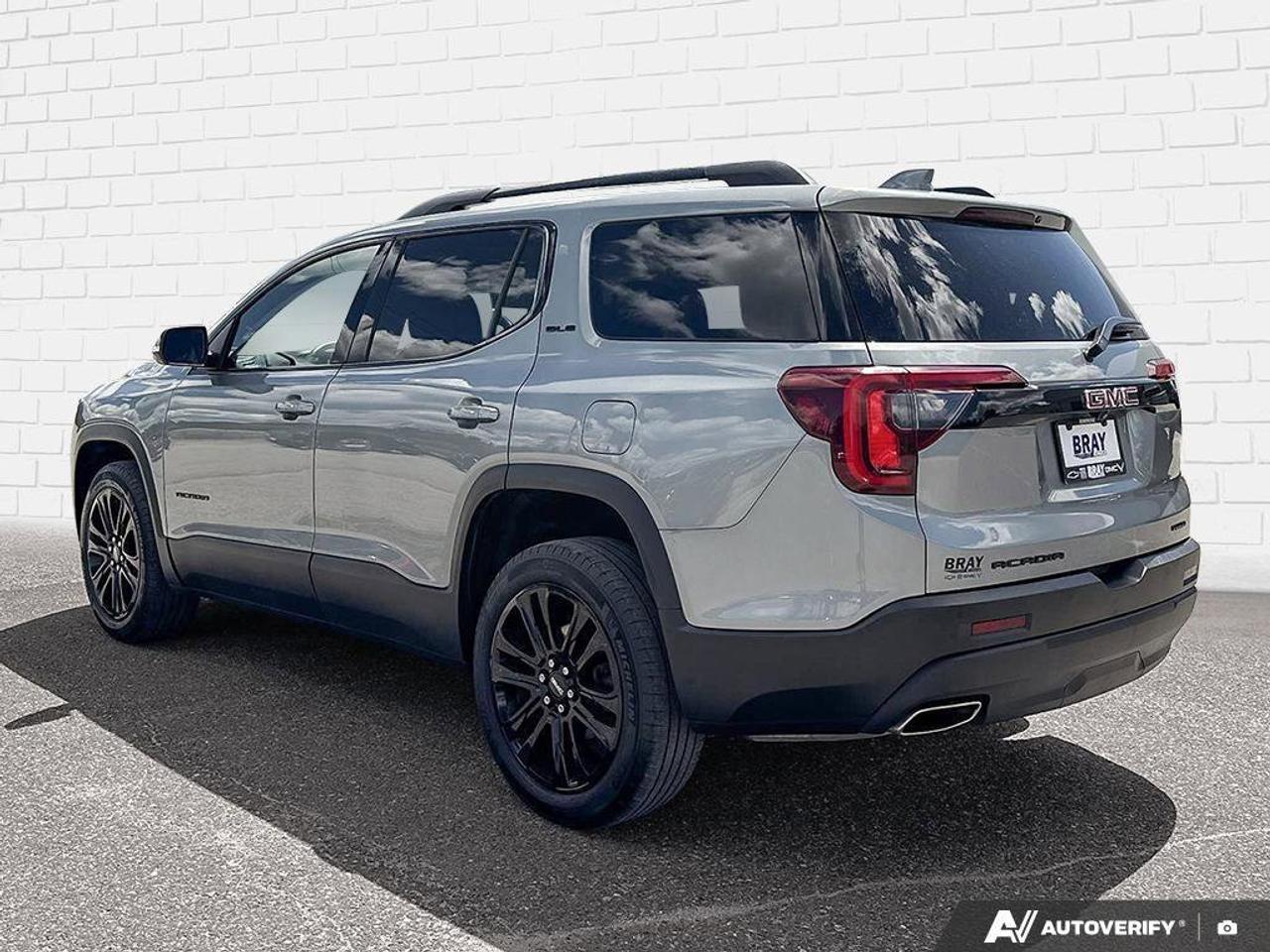 2023 GMC Acadia SLE TRAILERING PKG. 6 PASSENGER SEATING. Photo